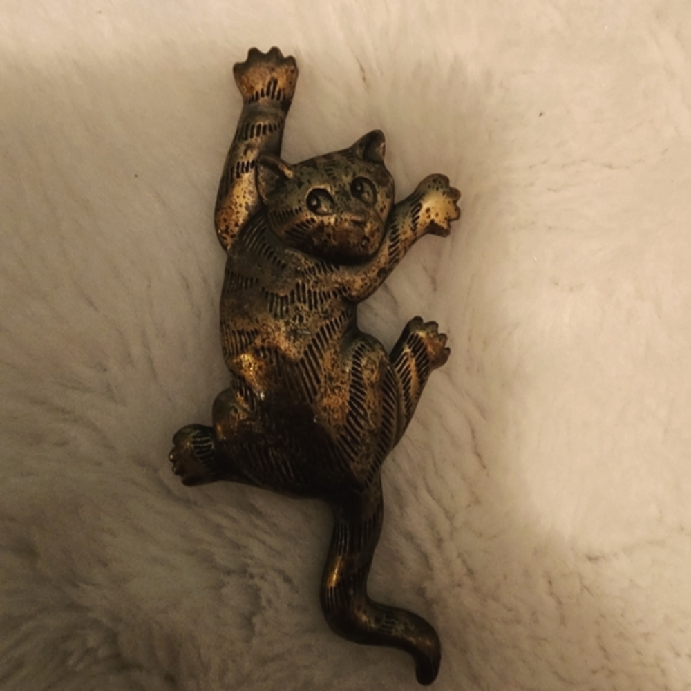 Vintage JJ Cat Kitten Brooch Caught In The Act Kitty Climbing Pin Cat Lovers Pin